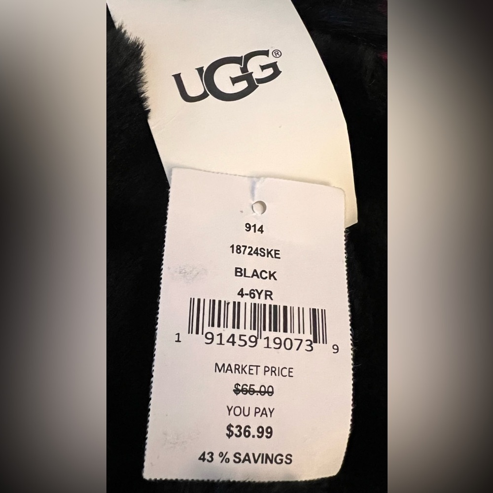 UGG NWT Soft and Adorable Kid's Faux Fur Pom Pom Beanie in Black, SZ 4-6 Unisex - Picture 10 of 10